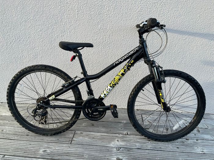 24 inch boy's hardtail mountain bike