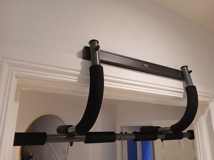 Pull up bar