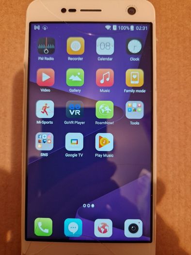 ZTE BLADE V8, 3GB Ram, 32 GB HDD, excellent Battery, 2 cracks on screen, doesn't affect operation
