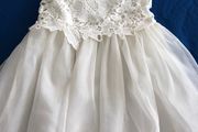 Beautiful cream dress size: 6/7yrs from H&amp;M