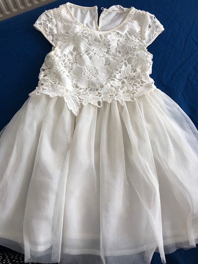 Beautiful cream dress size: 6/7yrs from H&M