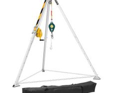 Heavy Duty Rescue Tripod Lifting Hoist 544 kg Winch, 1.25 m Adjustable Legs, 19.8 m Cable Portable Kit, 10 m Fall Protection, 1.34-2.15 m Working Height