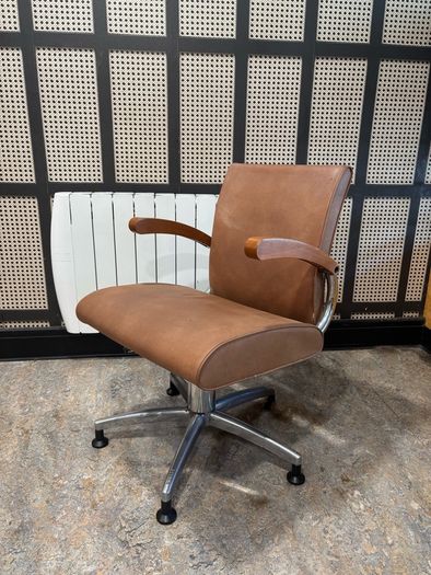 OLYMP 8000 adjustable Salon Chairs