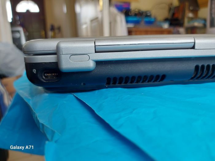 HP Pavilion zv6000, Windows XP, in excellent cosmetic condition, A Genuine real Blast from the past