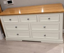 chest of drawers