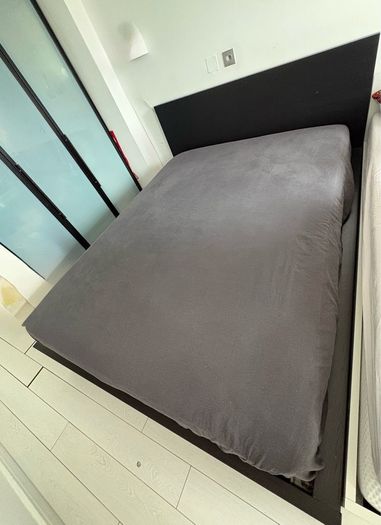 Wooden king size bed with matress