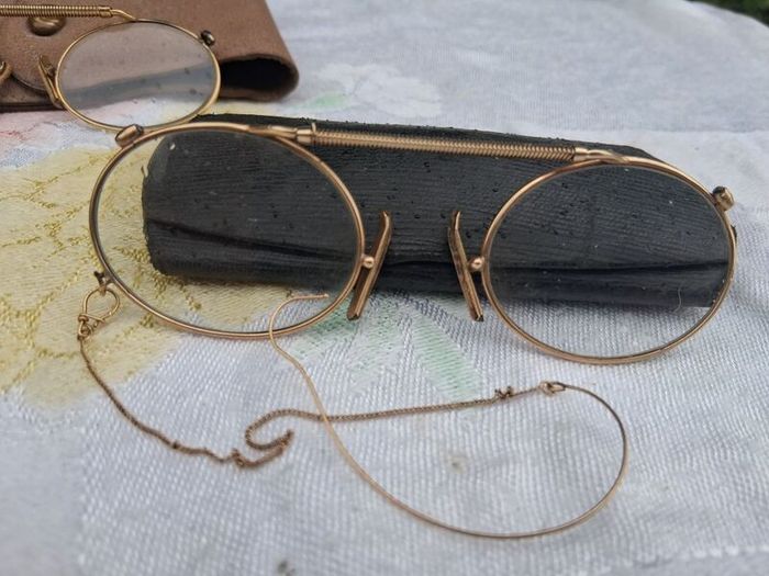 3 X Irish Gold Victorian Glasses