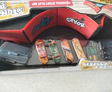 Stunt Park Finger Skateboard Play Set