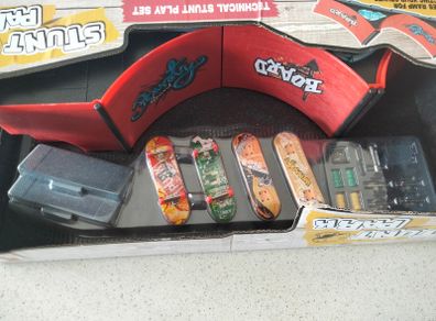 Stunt Park Finger Skateboard Play Set