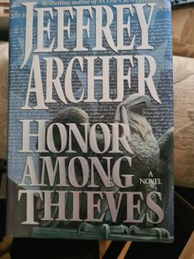 Honour Among Thieves. By Jeffry Archer. First Edition  1993.6.  First Reading. Hardback With Dustjacket In Good Condition.
