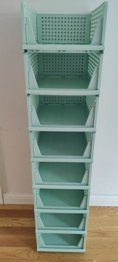 Stackable storage baskets