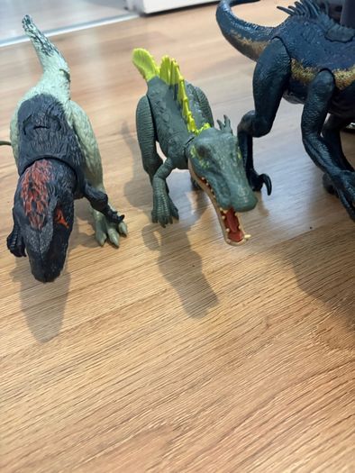 4 dinosaur excellent condition