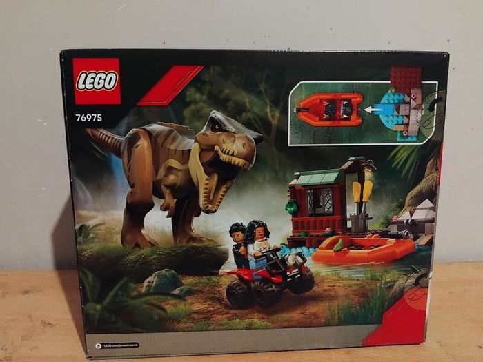 lego 76975 T. rex River Escape