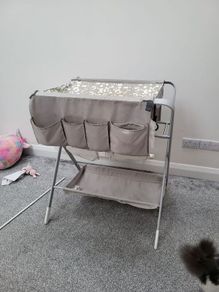 Changing table, fully collapsible
