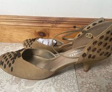 Carl Scarpa brown suede kitten heel shoes size Eur 41 UK 8 - New