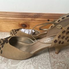Carl Scarpa brown suede kitten heel shoes size Eur 41 UK 8 - New