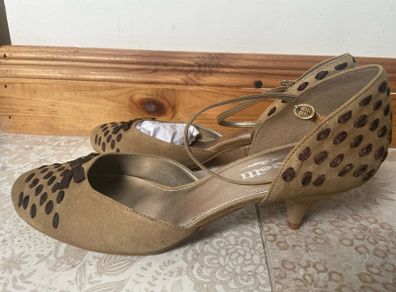 Carl Scarpa brown suede kitten heel shoes size Eur 41 UK 8 - New