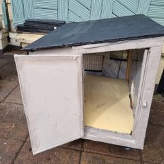 Cat / Dog House