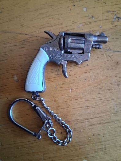 Vintage capgun revolver keyring