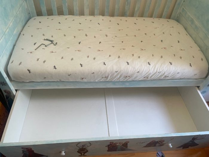 Cot bed