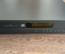 Arcam FMJ CD17 player