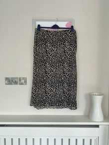 Ladies Leopard Print Long Skirt from Primark Size: XL UK 16-18 / EU 44-18