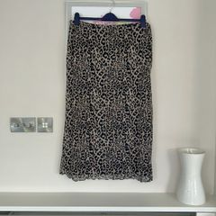 Ladies Leopard Print Long Skirt from Primark Size: XL UK 16-18 / EU 44-18