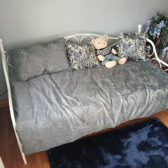 Metal bed xl and matrass
