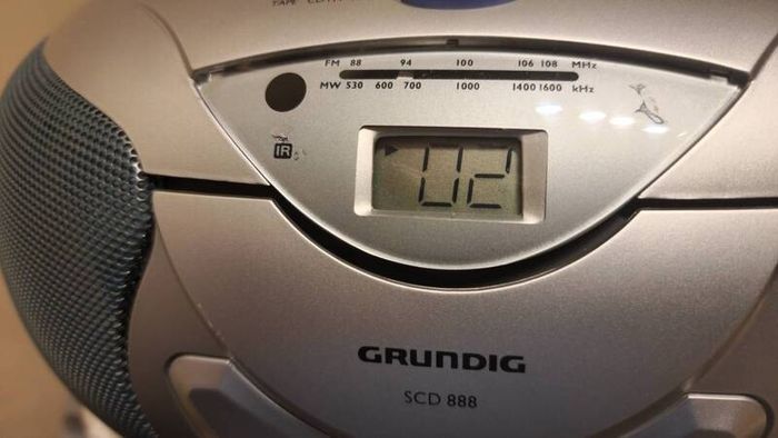 Radio / CD / Cassette Boombox Grundig SCD 888, China.