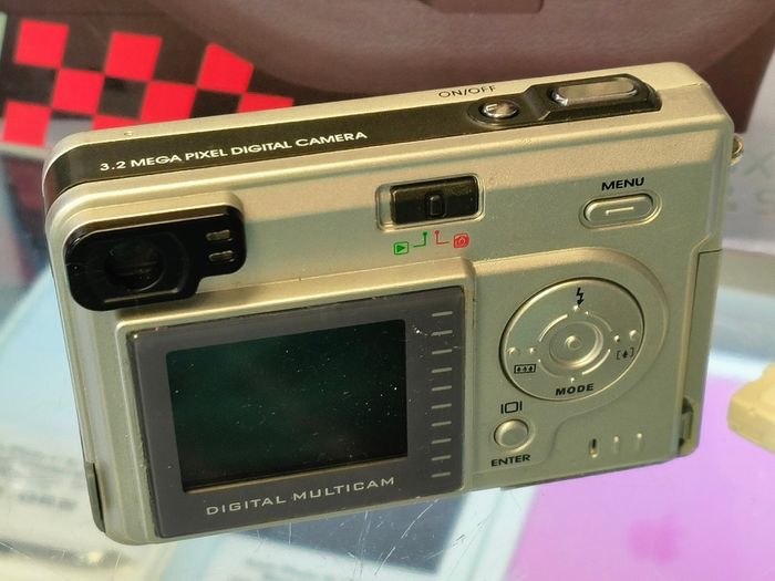Vintage Digicam VuPoint 3.2 Mega Pixel Camera