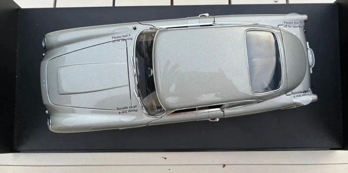 Autoart James Bond 1/18