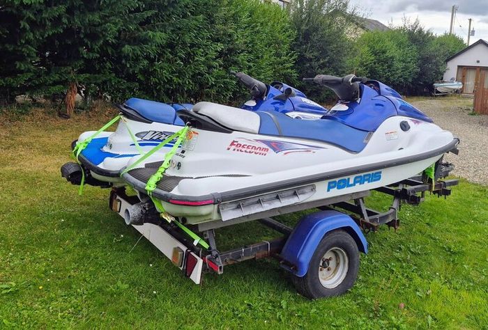 2 jet skis + trailer (free banana boat)
