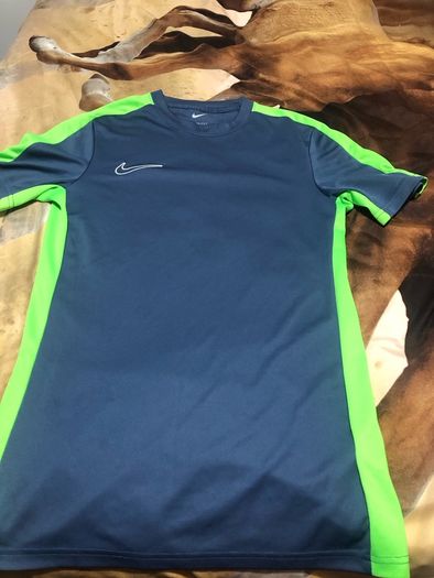 Boys nike top size S