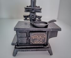 Vintage Bonnie Glo Miniature Cast Iron Stove - Cast Iron Collectible