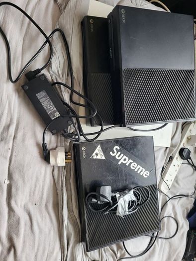 3 xbox one consoles