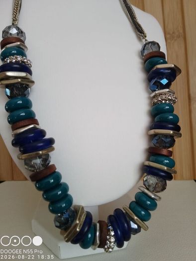 An Authentic, signed  Kenneth Cole (New York) necklace..