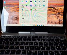 REDUCED - EliteBook Revolve 810 G3 & Dock Win 11 Pro