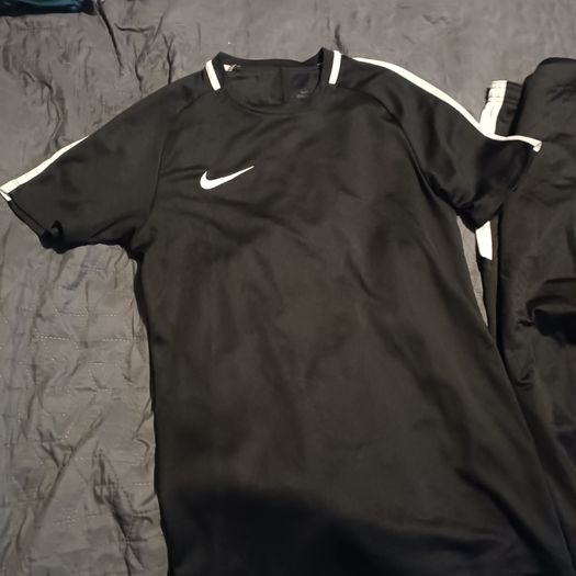 New Mens Nike tracksuit and tshirt