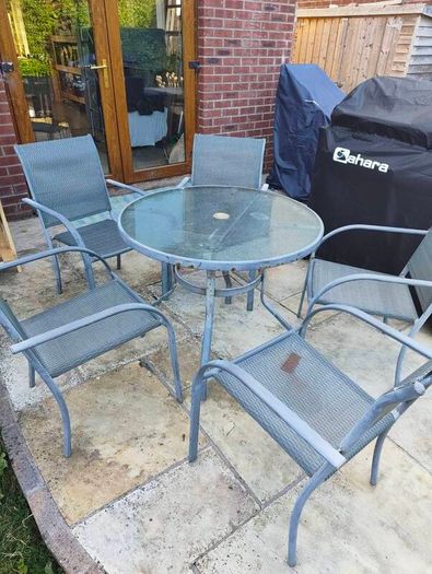 outdoor table and 5 chairs