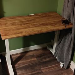 Electrical standing desk