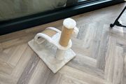 Cat scratch post