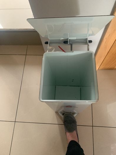 Fire retardant metal bin