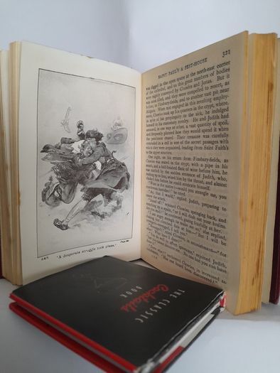 Old St. Paul's by W. Harrison Ainsworth. Illustrated by J. Finnimore (HQ469)