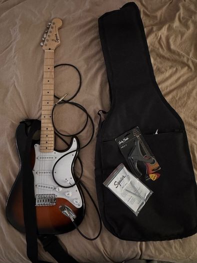 Mint condition: Squier Stratocaster Electric Guitar Starter Pack