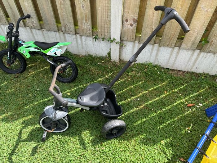 QPlay Elite Pro 2-in-1 Trike with Push Bar Black