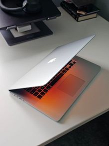 15" MacBook Pro 2015 with i7 & R9