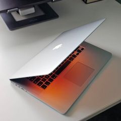 15" MacBook Pro 2015 with i7 & R9