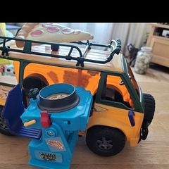 turtle van and figures