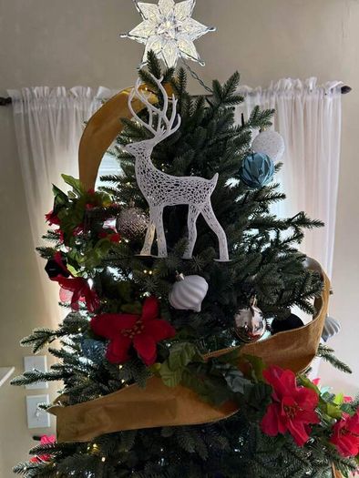 Voronoi Holiday Christmas Deer