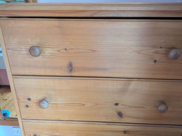 Chest of drawers
